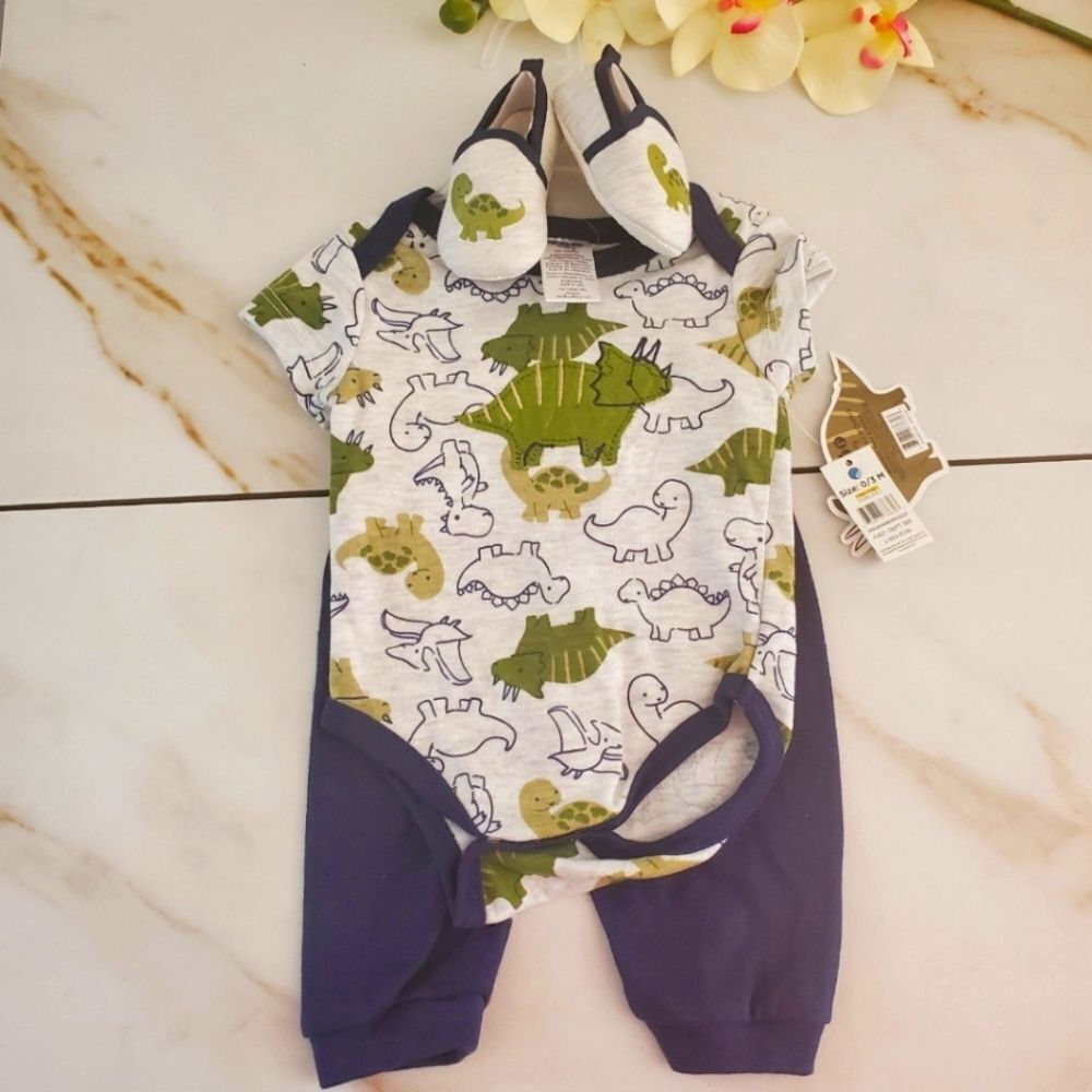 Cute three piece outfit with baby shoes Size 0-3 Months